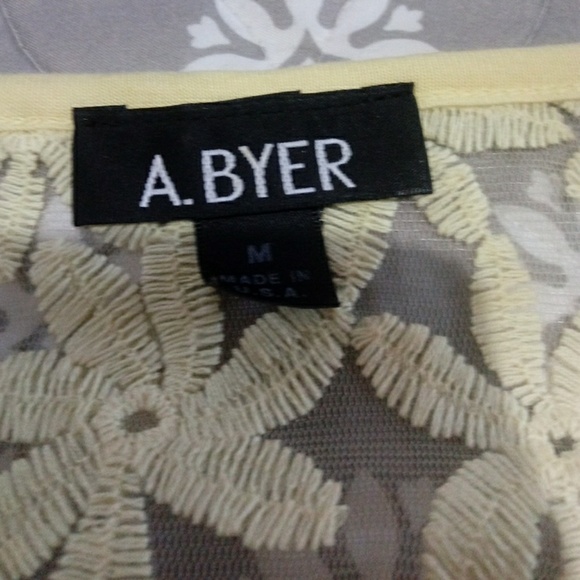 ❤️ SOLD ❤️Yellow Ruched Top - Picture 5 of 5